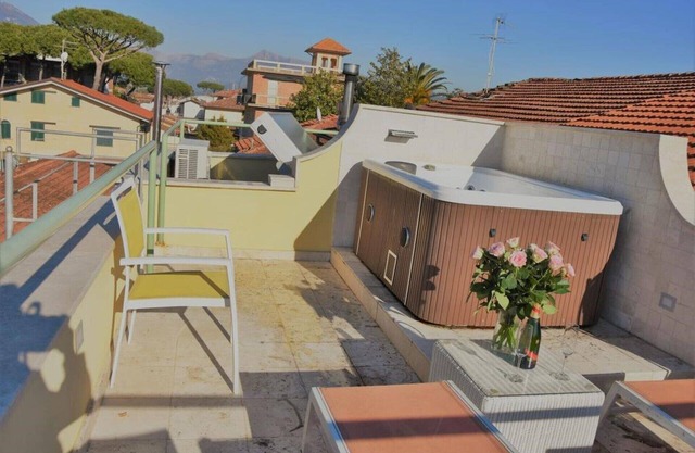 MODERN TOWNHOUSE/TUSCANY BY THE SEA