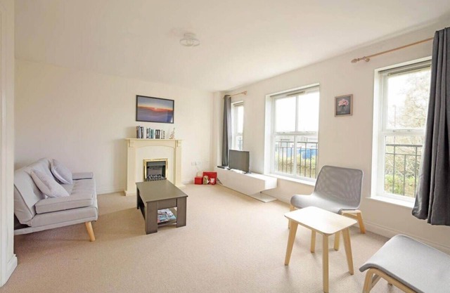 Modern Townhouse in Wells, Private Parking