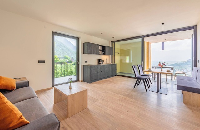 Modern vacation apartment with saltwater pool, hot whirlpool, panorama on the Algunder Waalweg