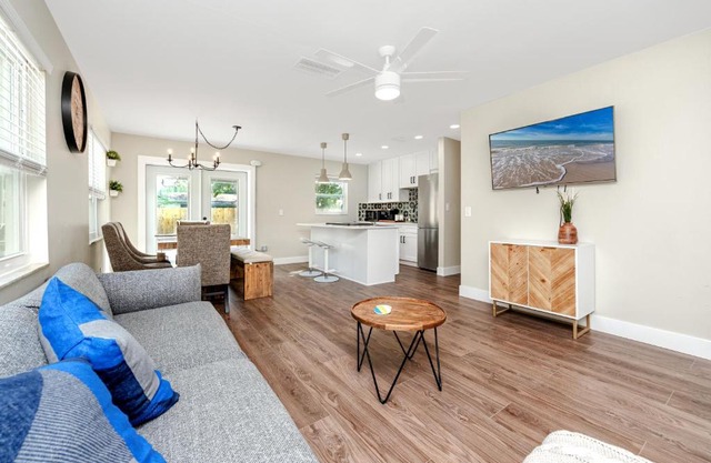 Modern Vacation Home 3BR 1BTH Close to Gulf Beach