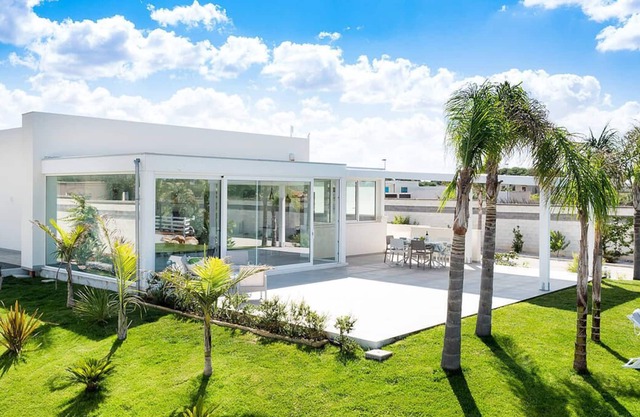 Modern villa with swimming pool, Sicily