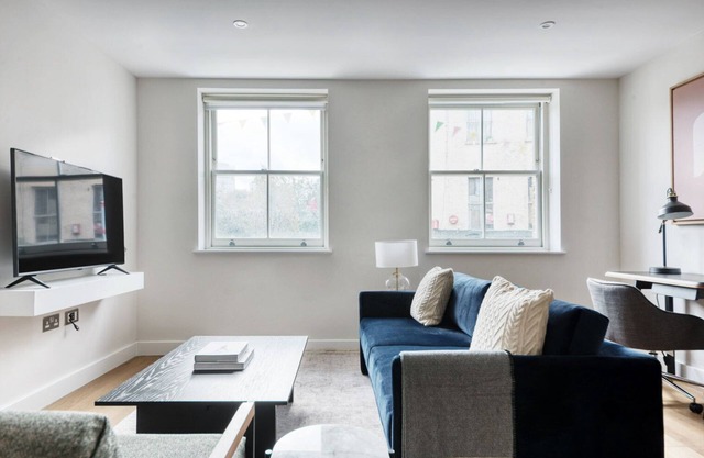 Modern Waterloo 1BR w/open plan on Lower Marsh, by Blueground