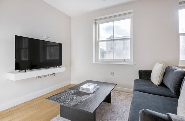 Modern Waterloo 2BR open plan with Balcony on Lower Marsh, by Blueground