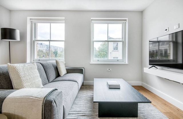 Modern Waterloo 2BR open plan with Balcony on Lower Marsh, by Blueground