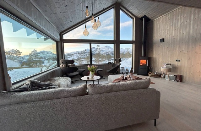 Moderne hytte på Måsåfjell i Tuddal