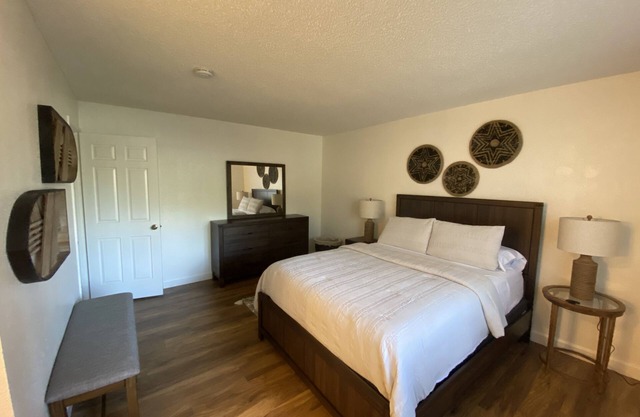 Modesto 2 Bdrm/2 Ba unit in gated area nr shopping, eateries, in unit wash/dryer