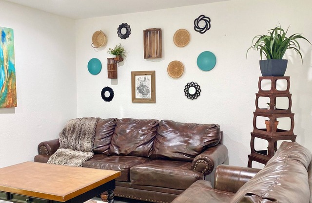 Mojave Desert 3/bed2/bath 2 King size beds full house with WiFi & street parking