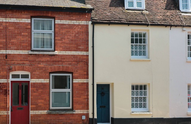 MOLLYS COTTAGE, pet friendly, character holiday cottage in Dorchester