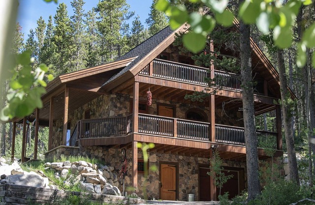 Monarch Crest Chalet- Sauna and Pet Friendly