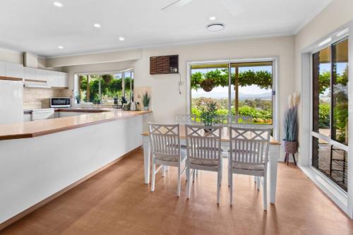 Monkey Gully Retreat - Mansfield - Sleeps 9