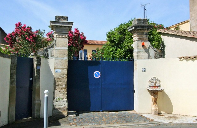 Montagnac single-storey house with large terrace
