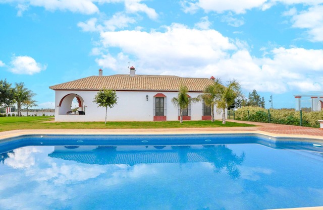 MONTECRISTO 2 - Charming loft with shared pool and free Wi-Fi