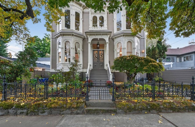 Monthly Rental - Charming 1885 Hoyt St Home