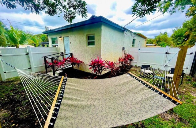 Moody Stoody-O Near Las Olas Beach & Holiday Park