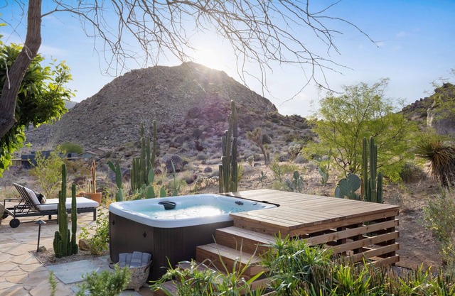 Moonbeam Mountain - Stylish Home w/Private Boulders and Hot Tub!