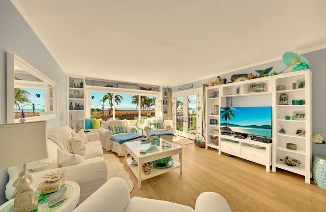 Moss Street Vistas - Ocean Views! Walk to Beach! Shopping & Restaurants!