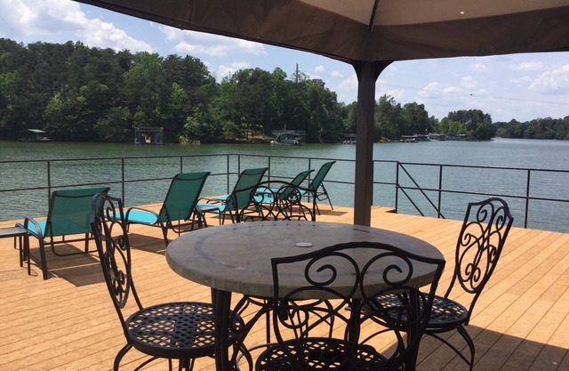 Most Primo Spot on Lanier - Family Fun & Location, Location, Location!