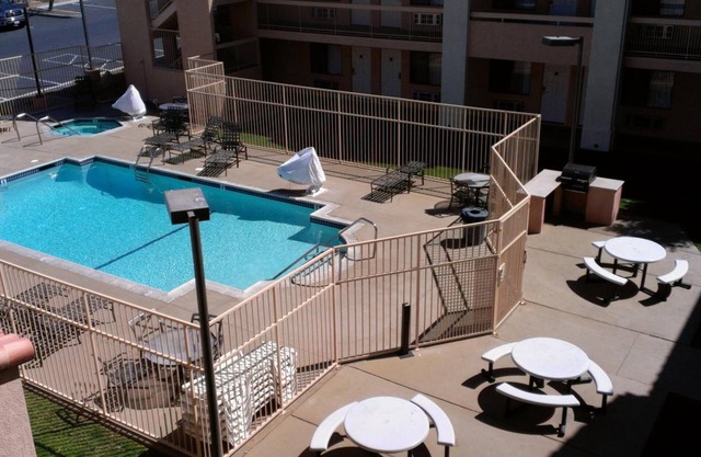 Motel 6 Barstow, CA – I15 and Lenwood Road