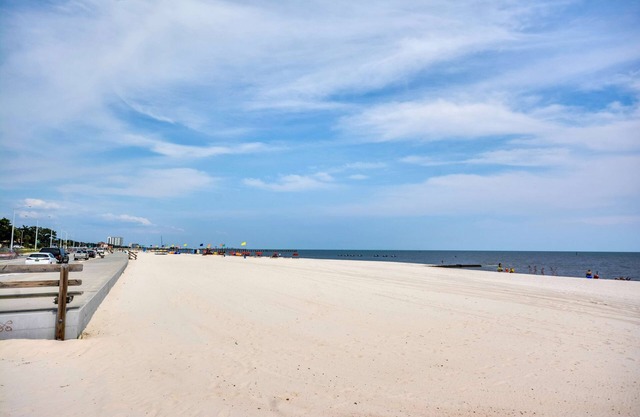 Motel 6 Biloxi, MS - Beach