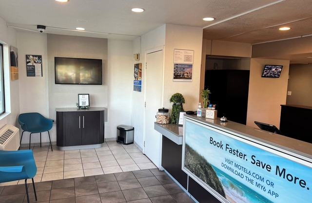 Motel 6 Lakeland, FL