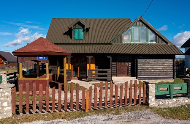 Mouintain View Cabin with Sauna in Žabljak