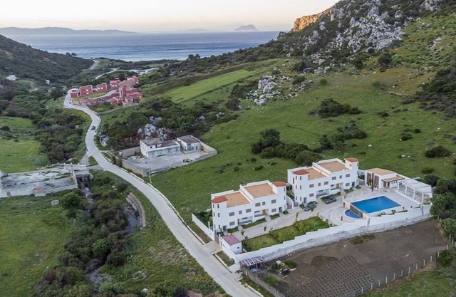 Mountain Apt, Pool & Beach 600m