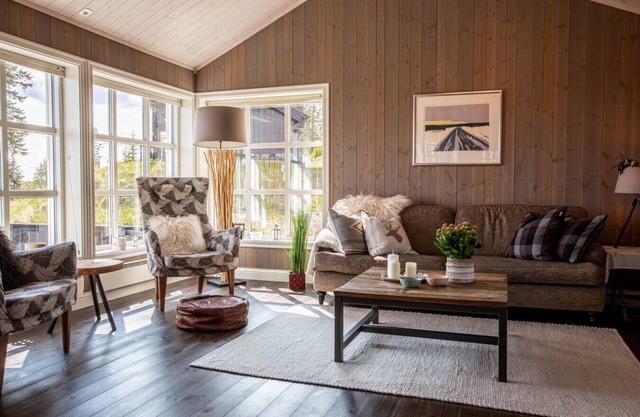 Mountain Cabin in Valdres with Fireplace | Classic and Cozy Style