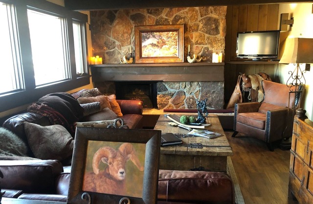 Mountain Charm, Great Views of Lone Peak & Golf Course, WI-FI, Hot Tub & Pooln