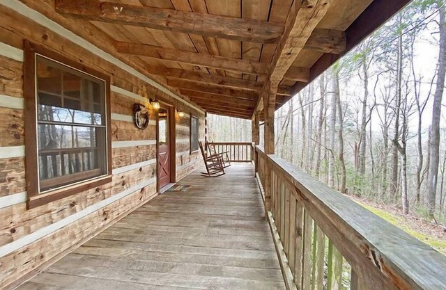 Mountain Hideaway-Enjoy a Private Mountain Home with Views!