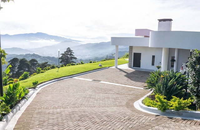 Mountain Home Overlooking The San Jose' Valley