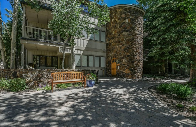Mountain House Ski In/out Private Hot Tub Walk to Restaurants and shop DELUXE