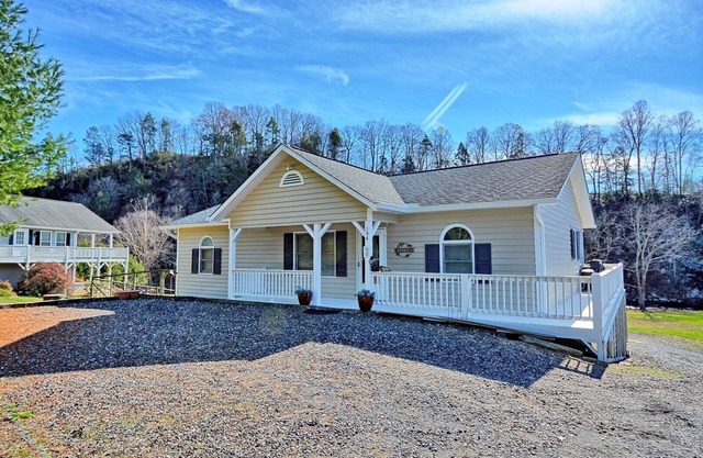 Mountain Magic on the New River-Open for Bookings!