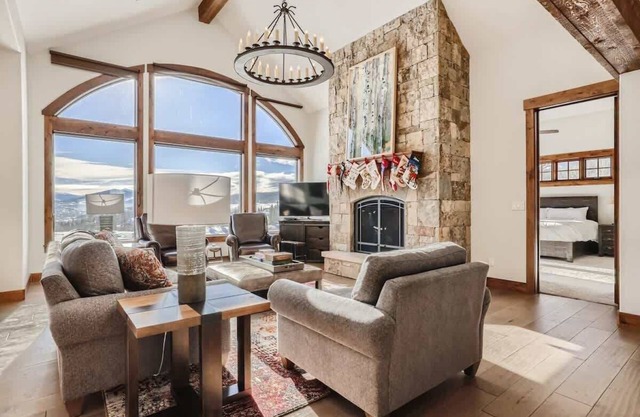 Mountain Oasis Family 7 bedroom home with Hot tub!