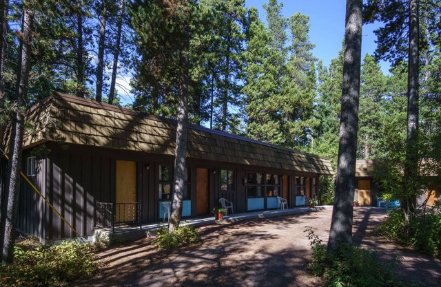 Mountain Pine Motel