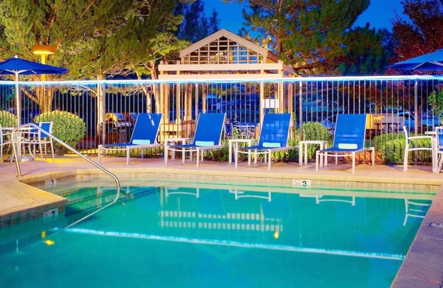 Mountain Retreat:Serene Suites in Scenic Flagstaff