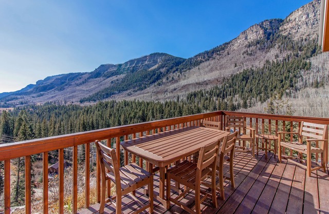 Mountain View Cabin with Two Private Decks, near Purgatory & Electra Lake