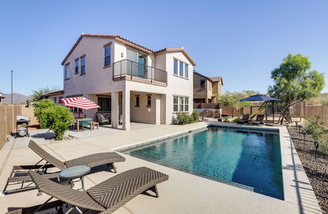 Mountain View Desert Retreat with 5 Bedrooms! Heated Saltwater Pool - Estrella