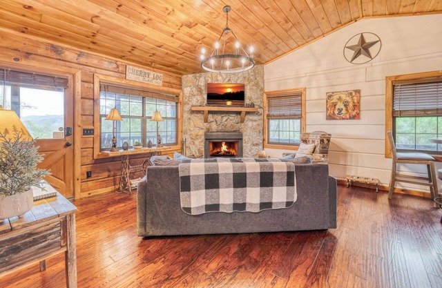 ⭐️ Mountain view hot tub game table dogs welcome ⭐️
