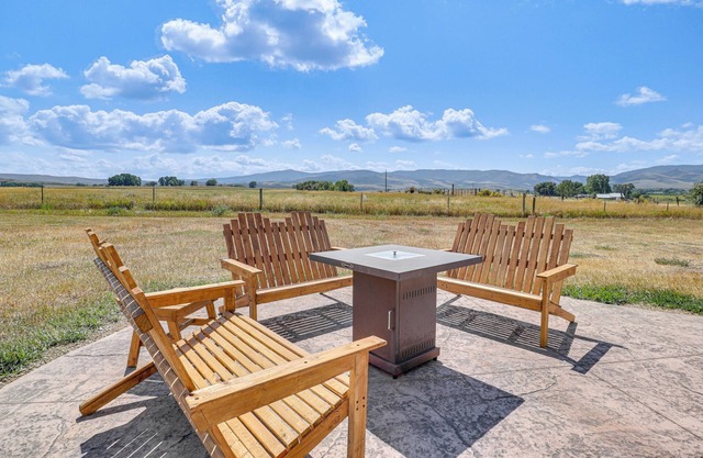 Mountain-View Log Cabin in Wyoming Wilderness