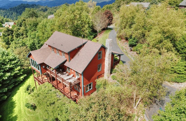 Mountain View-Open for Bookings! Hot Tub, Pool Table, WiFI, AC, Views