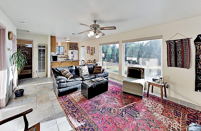 Mountain-View Vineyard Cottage | Private Hot Tub | Dining Deck with Grill