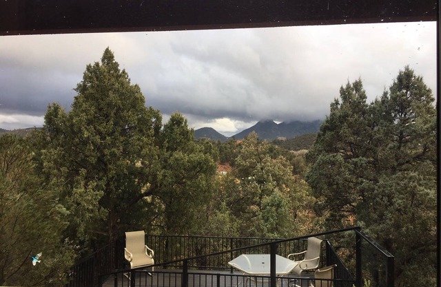 Mountain Views and Private Jacuzzi