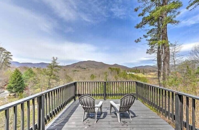 Mountain Views with Covered Decks and Hot Tub