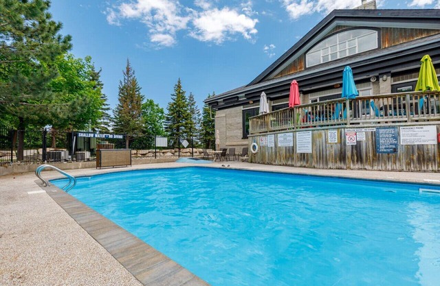 Mountainside North Creek Condo w Private Balcony