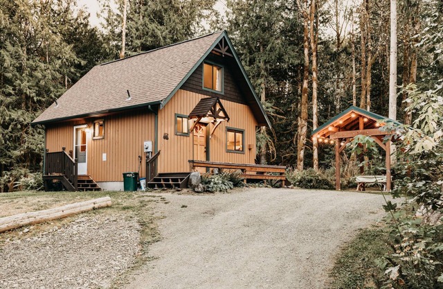 Mt Baker Lodging - Cabin 67 - Private 2-story cabin with a private hot tub