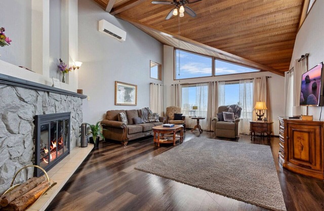 Mt. Baker View * Harbor * King Bed * Fire Pit!