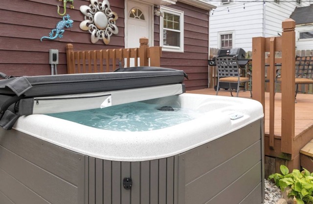 MTM Premier, YEAR-ROUND Hot Tub, fence