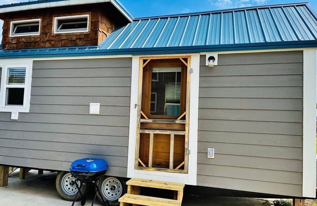 Mtn Roots cozy Cabin in the ITH Community in the Smoky Foothills
