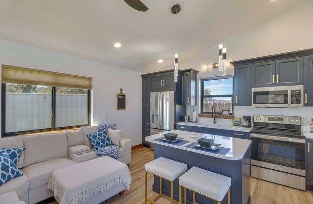 Mtn-View Tiny Home w/Grill Near Skiing!