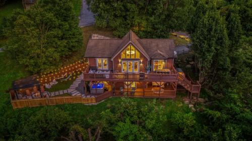 Mtn Views, HotTub, Sauna, Outdoor Theater, FirePit